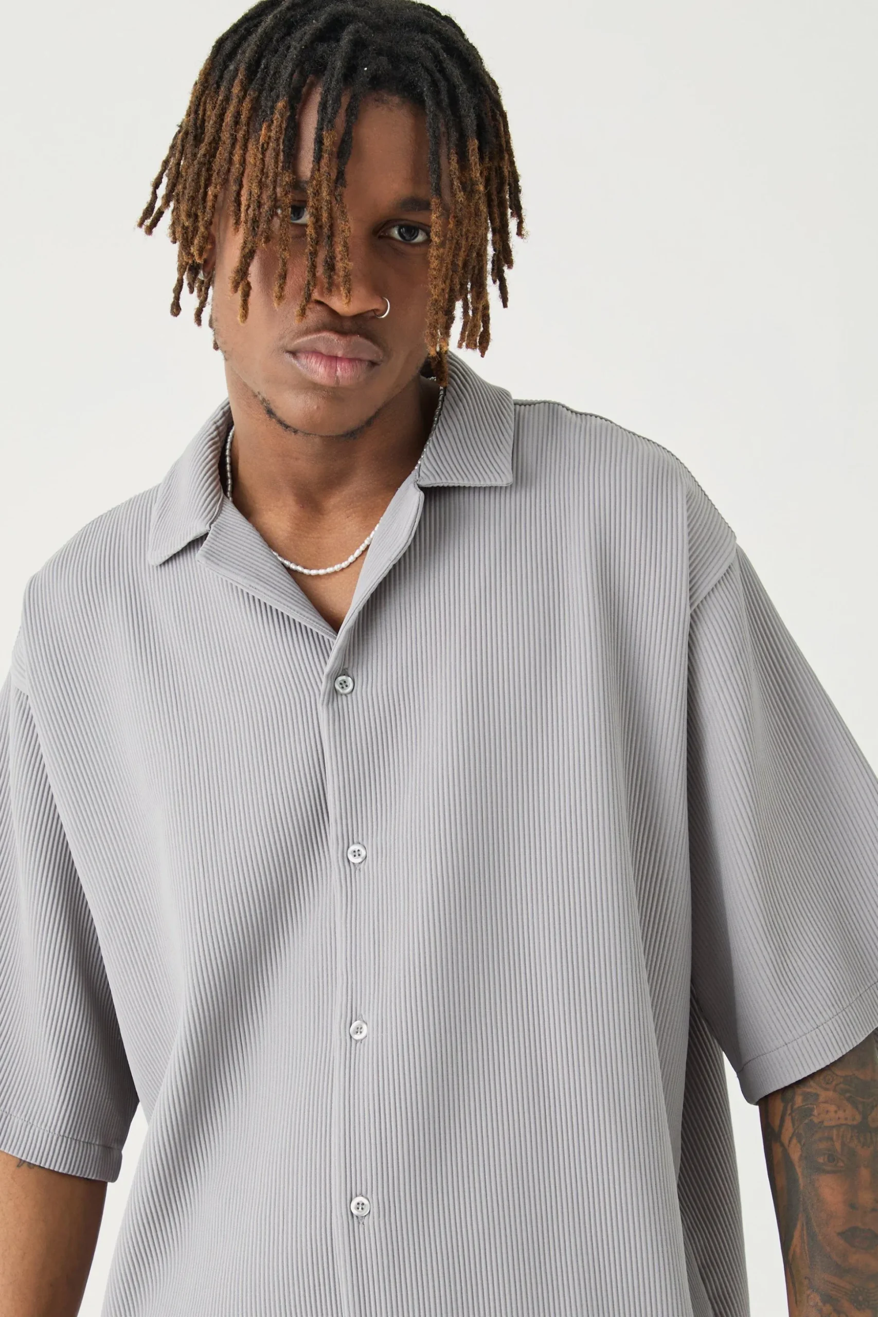 Tall Short Sleeve Pleated Oversized Shirt | BoohooMAN UK
