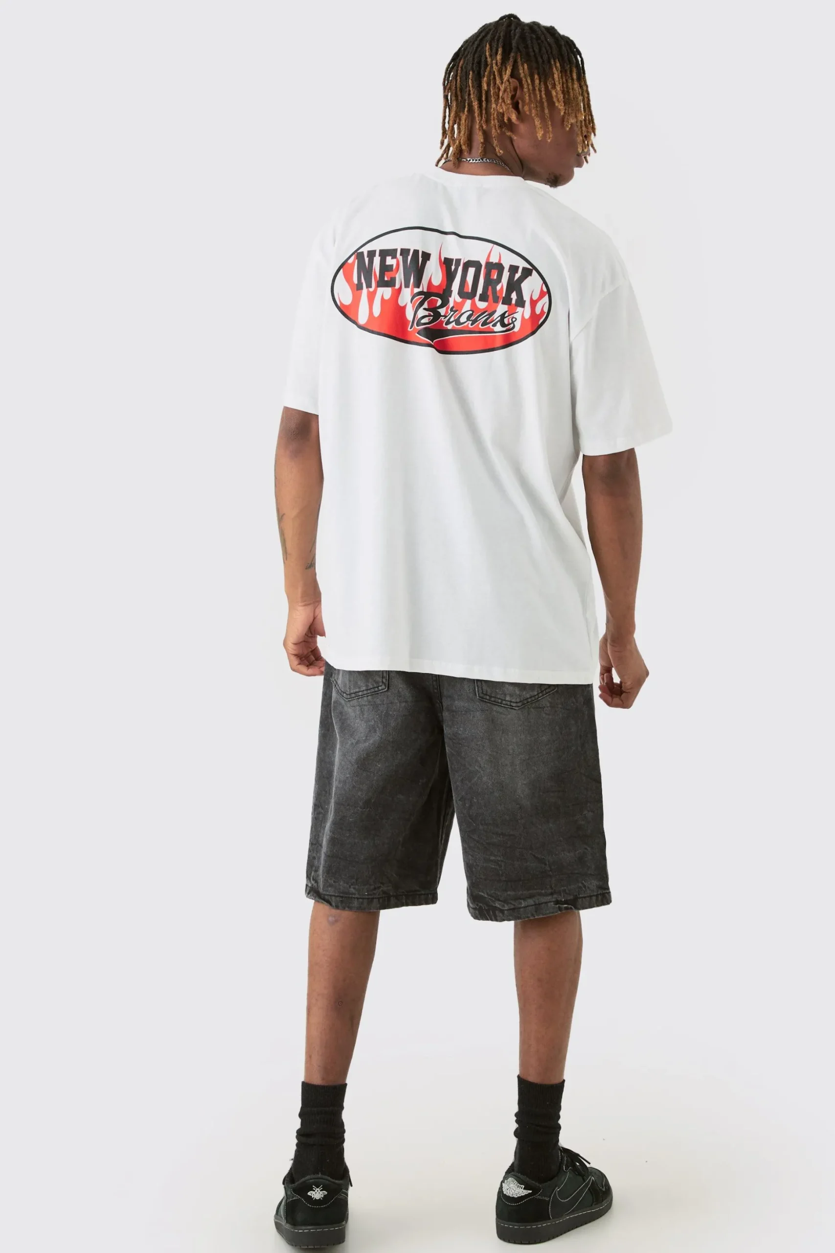 Tall Varsity Badge Back Print T-shirt In White | BoohooMAN UK