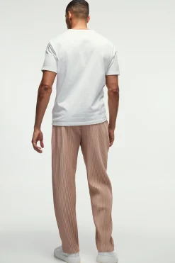 Tapered Fit Elasticated Waist Pleated Trouser | BoohooMAN UK