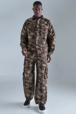 Textured Camo Relaxed Cargo Trouser | BoohooMAN UK