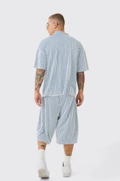 Two Tone Towelling Boxy Shirt And Short Set | BoohooMAN UK