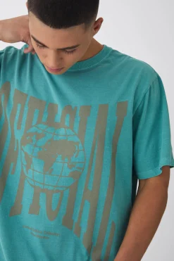 Washed Official Globe Print T-Shirt | BoohooMAN UK