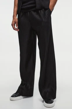 Wide Leg Pleated Trouser | BoohooMAN UK