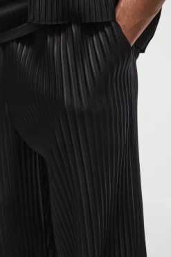 Wide Leg Pleated Trouser | BoohooMAN UK